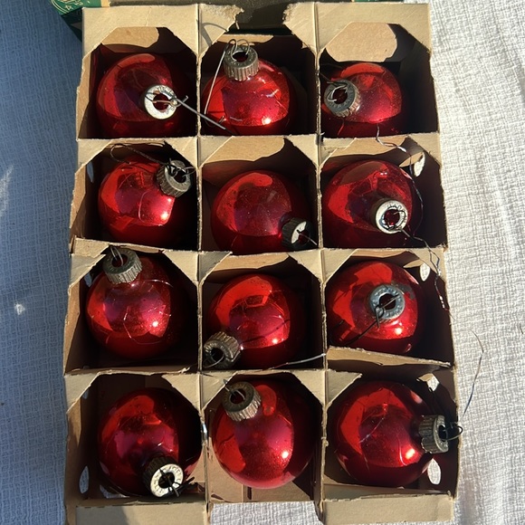 Vtg Shiny Brite Glass Christmas Tree Ornaments 12 USA made. - Picture 3 of 17